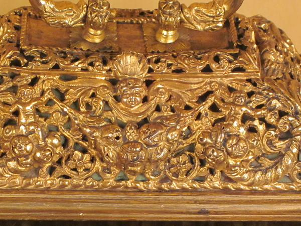 Nathaniel Hodges, A small 17th cent table clock with oak carrying case.