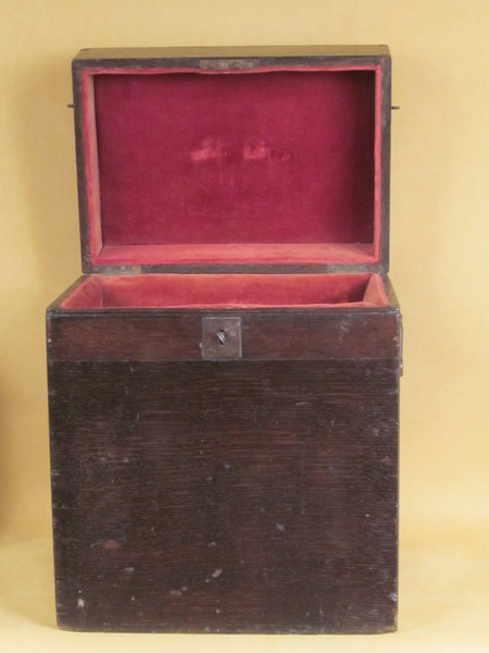 Nathaniel Hodges, A small 17th cent table clock with oak carrying case.