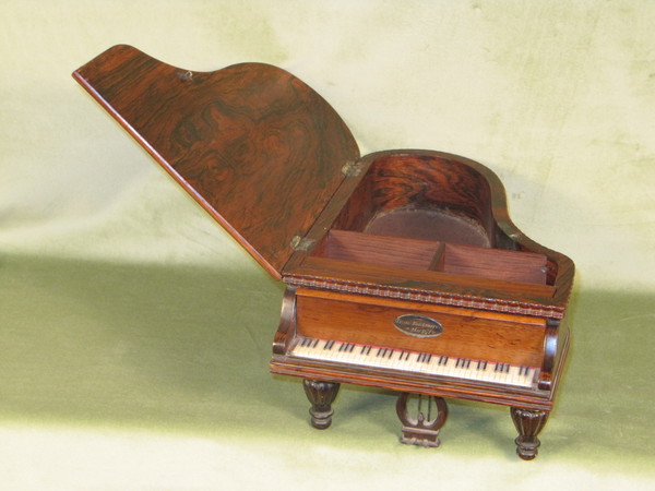Miniature rosewood necessaire in form of a grande piano, with music box